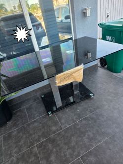 FREE  glass dinning table/ GRATIS mesa de comedown de cristal