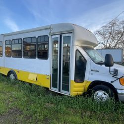 2007 Ford E-450 Cutaway Bus