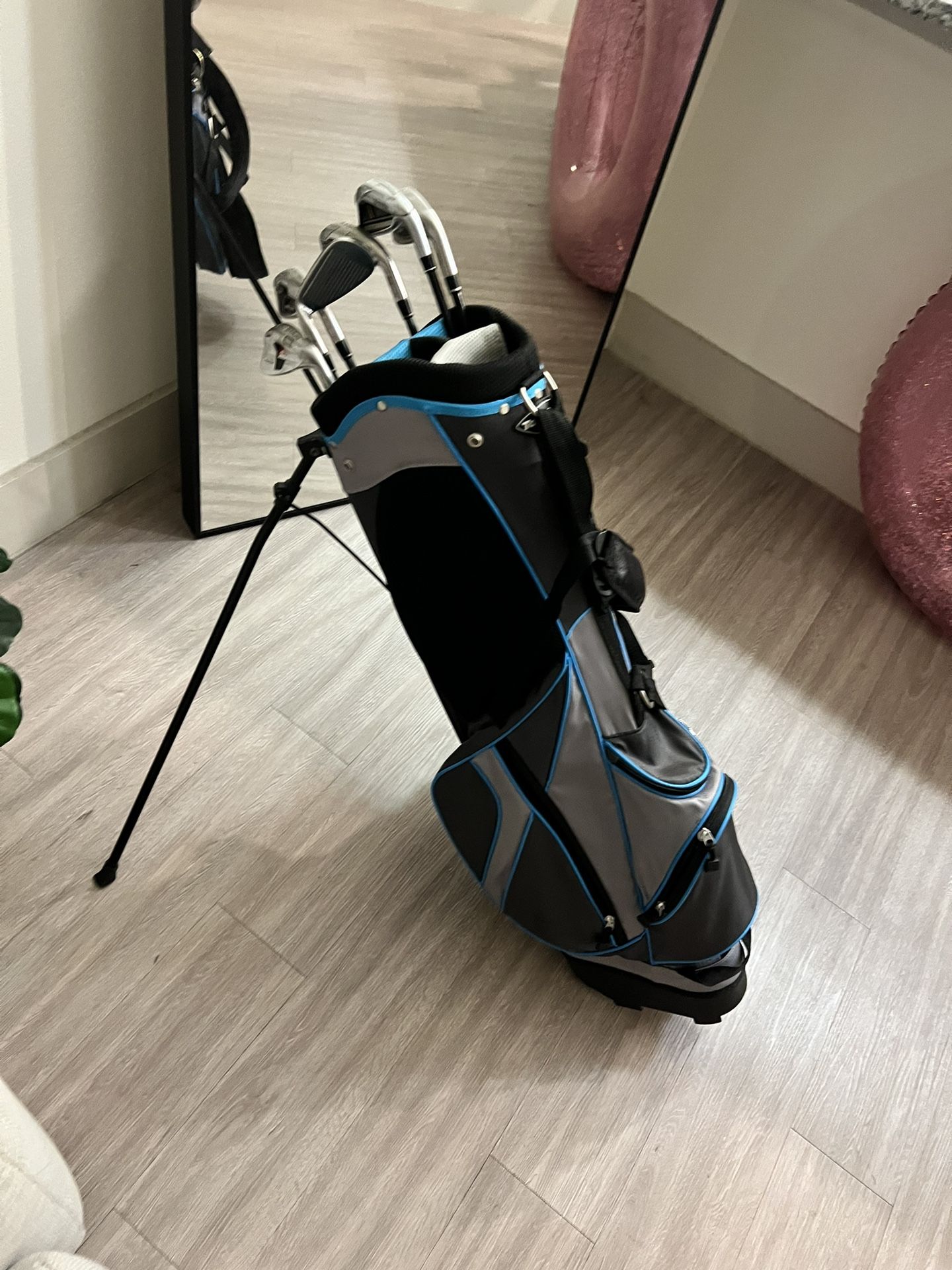 Woman’s Golf Clubs 