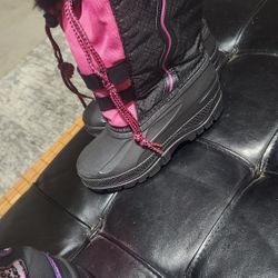 Girl Snow Boots Size 1 $8
