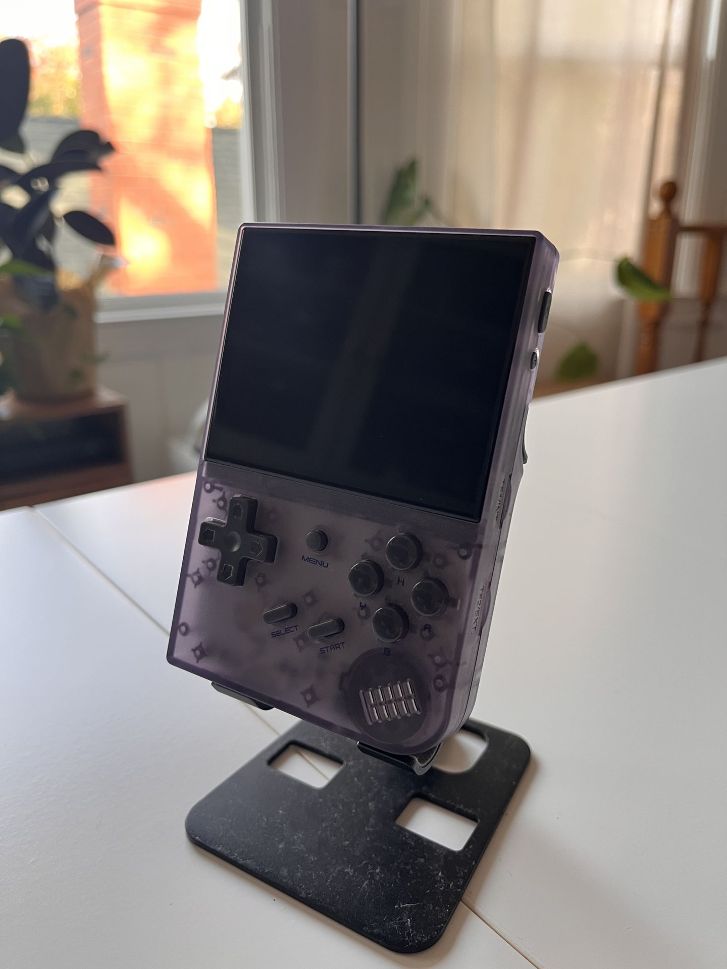 Anbernic RG35XX Handheld Game Console 3.5” IPS RETRO comes w/ hundreds of games! gameboy