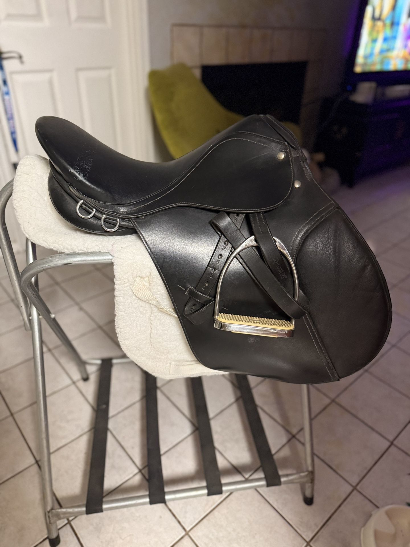 English Saddle 