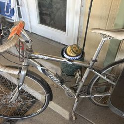 Giant Road Bike.  