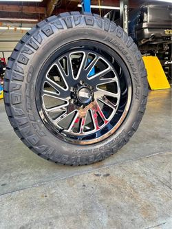 Moto Metal MO811 Wheels 33” Nitto Ridge Grapplers Tires Package Deal CHEVY GMC RAM 1500 TUNDRA