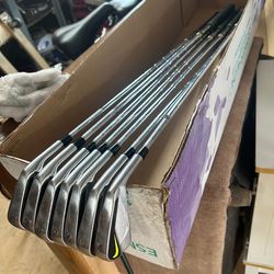 Nike. “Vapor” set of Irons