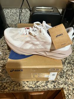 ASICS Novablast Size 12W
