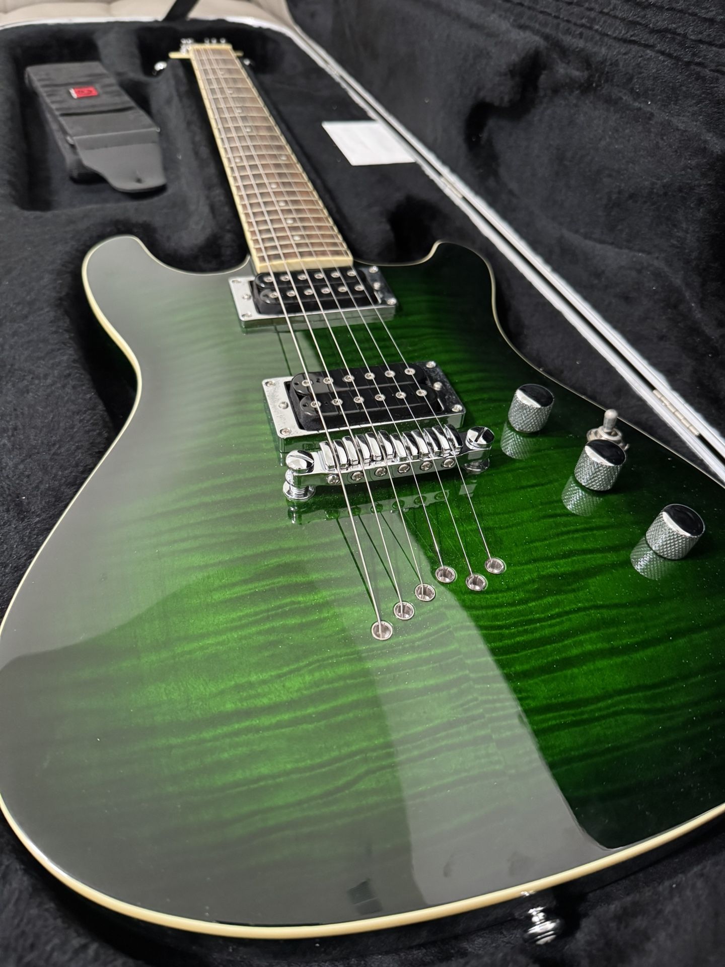 IBANEZ ELECTRIC GUITAR