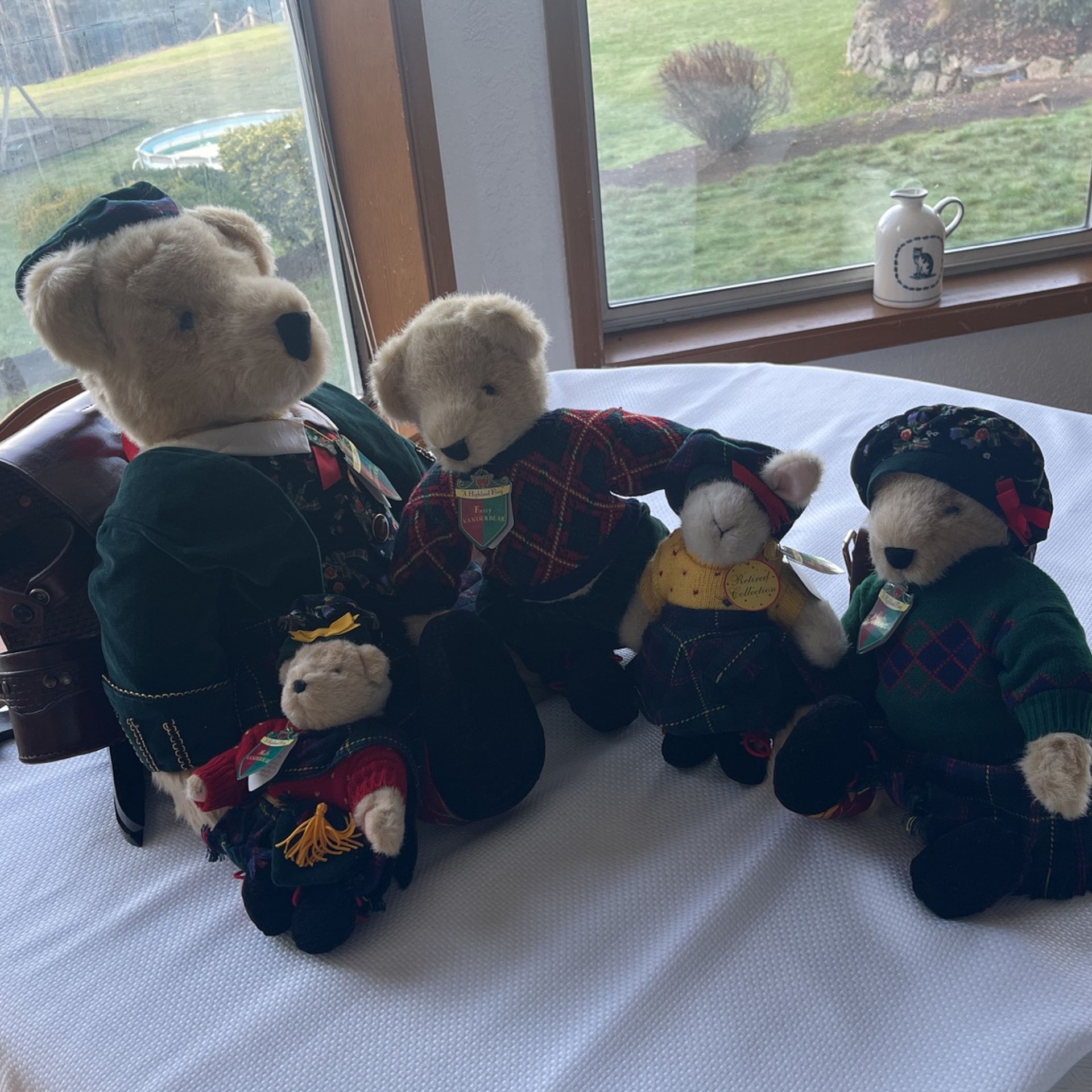 A Highland Fling. Vanderbear family