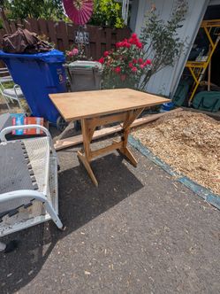 Adjustable art table