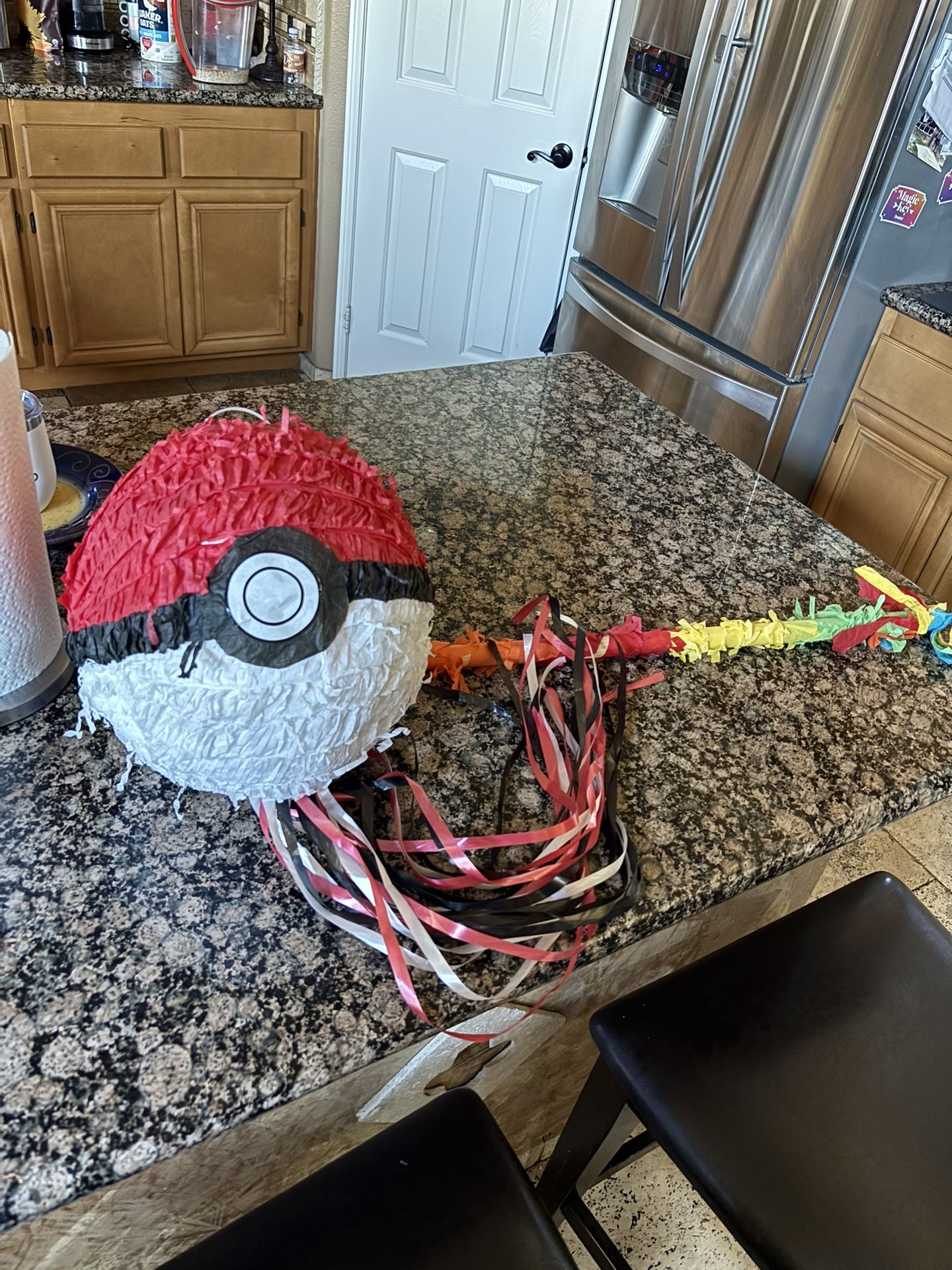 Pokémon Pokeball piñata And Stick