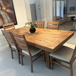 Beautiful, elegant, wooden dining table and 6 chairs