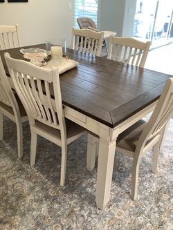 Dining room table and 6 chairs