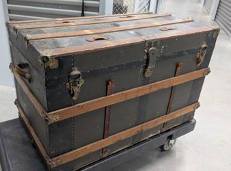 Large Antique Chest / Bedding Storage 