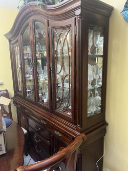 Dining room Table Set With China Cabinet 