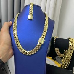 Chain And Bracelet Set 400