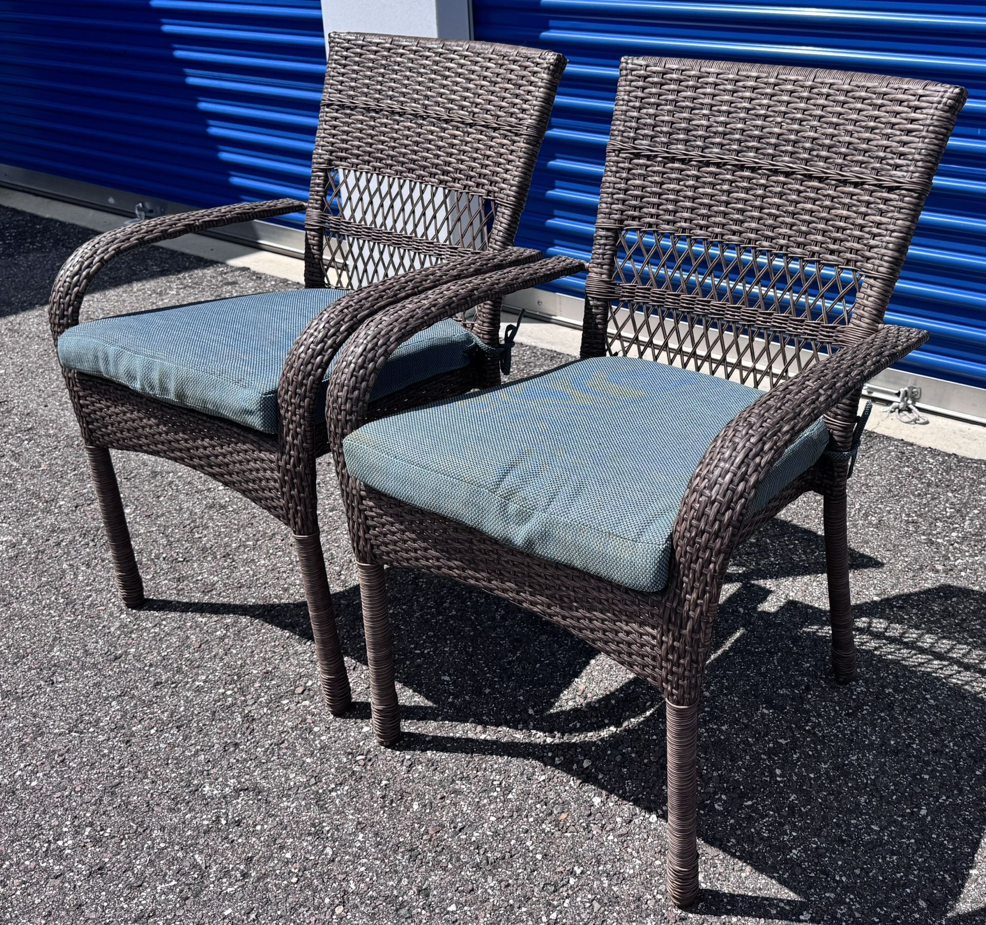 MARTHA LIVING RESIN WICKER PATIO CHAIRS ARM CHAIRS SET WITH CUSHIONS