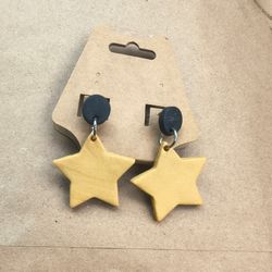 
Handmade Yellow Star Polymer Clay Dangle Earrings with Black Studs – Bold & Colorful Statement Jewelry
