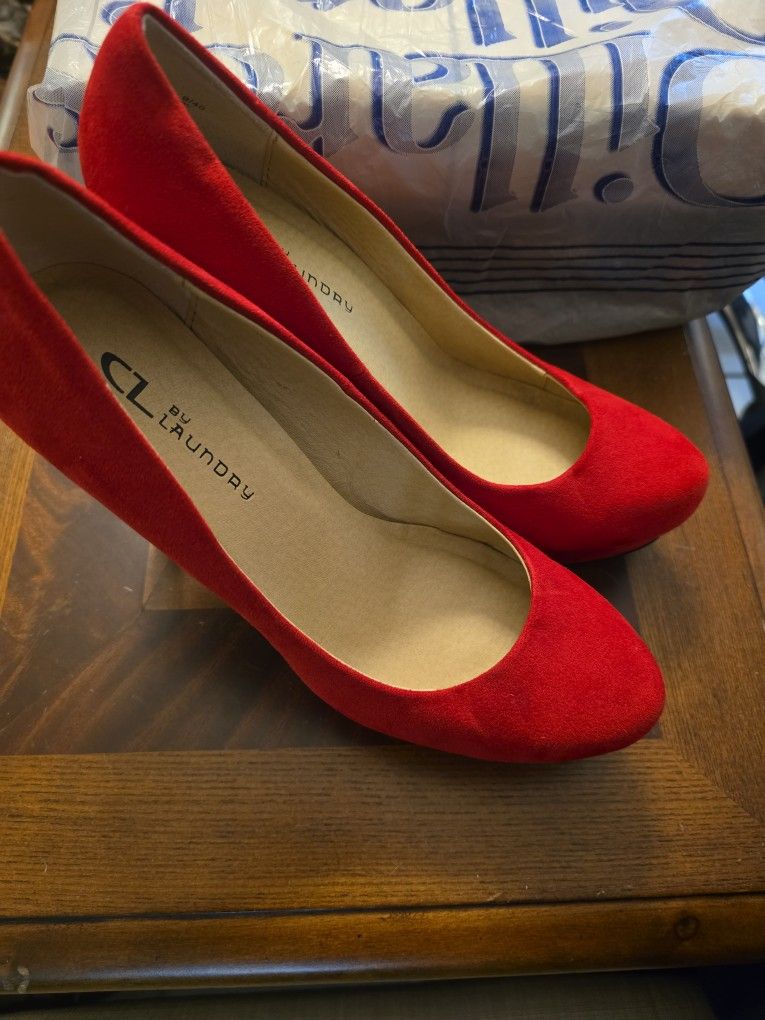 Women's high-heeled pumps