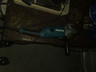 Makiita grinder