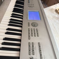 Korg tritón made in Japan