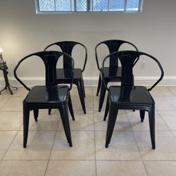 Four Beautiful Dining Chairs $40 Each🌷