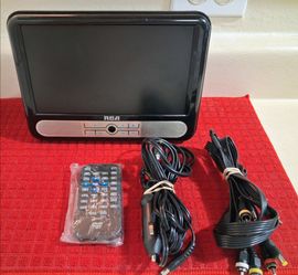 RCA DRC6296 is a twin mobile DVD player system