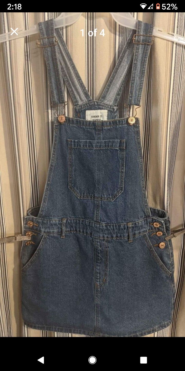 Overalls Skirt Denim, Women's sz M, USED, 13 1/2 inch length from top of waist. Front & Back Pockets , Exxon 2428 E Lamar Alex Pkwy Maryville .
