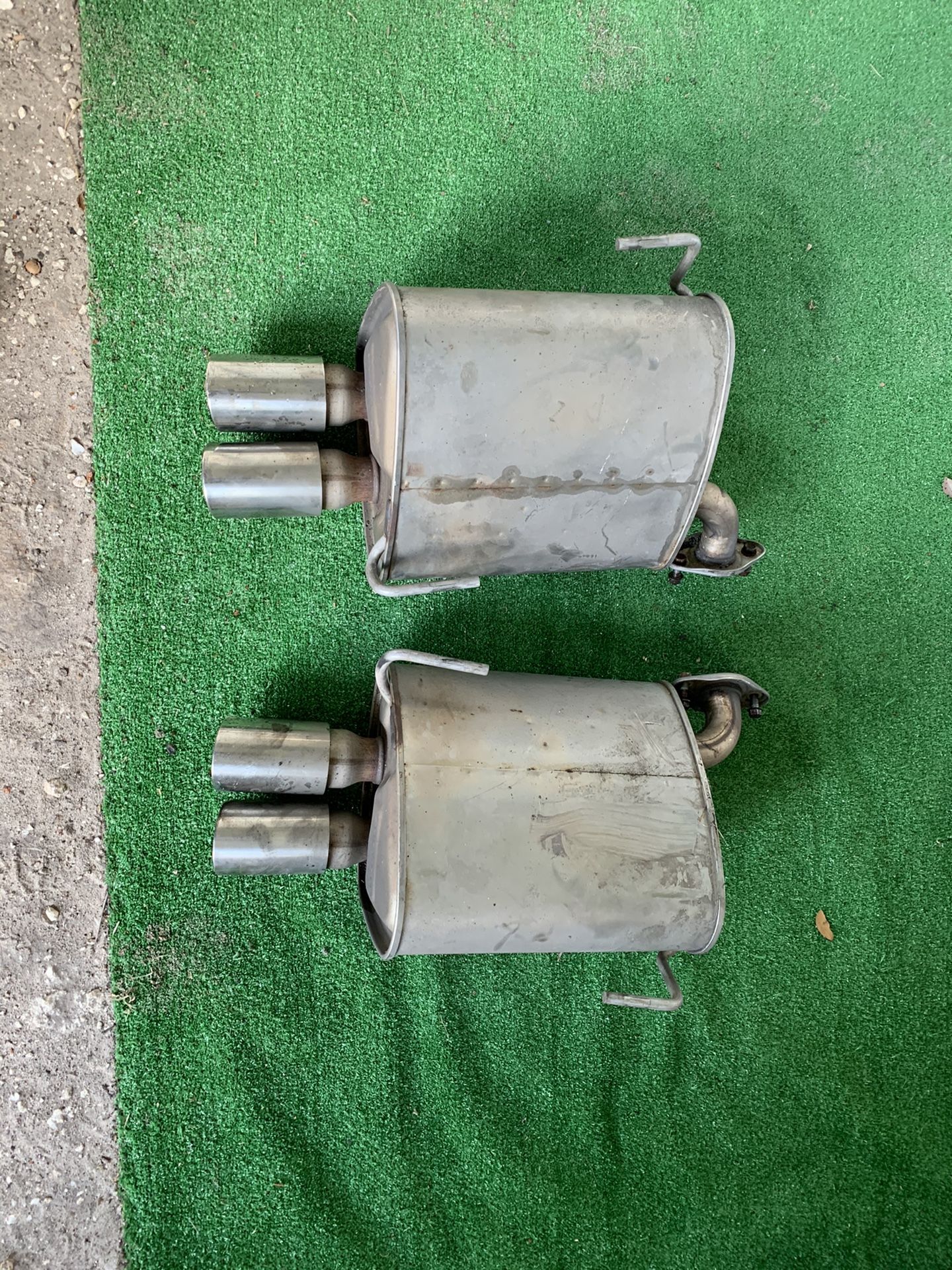 Subaru double mufflers/used/in very good condition