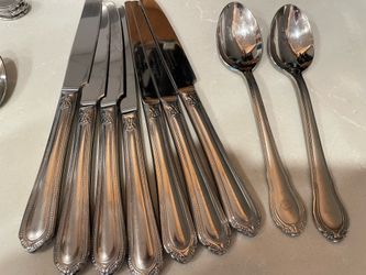 Set of stainless steel utensils
