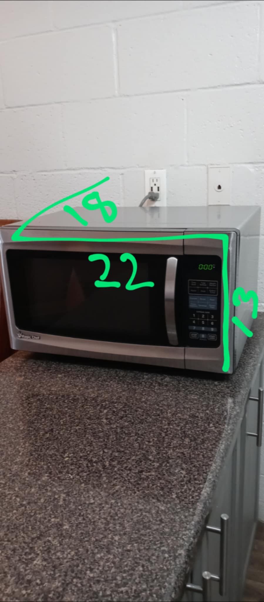 Big Magic Chef Microwave In Good Condition Rainbow / Charleston Cash Or Zelle Pick Up Between 1:00 And 5:30 P.M. Read Description
