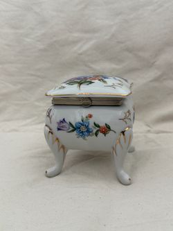 Napcoware Vintage Porcelain Hand Painted Footed Trinket Box