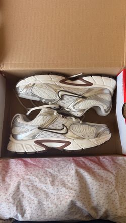 Nike V5 Sneakers