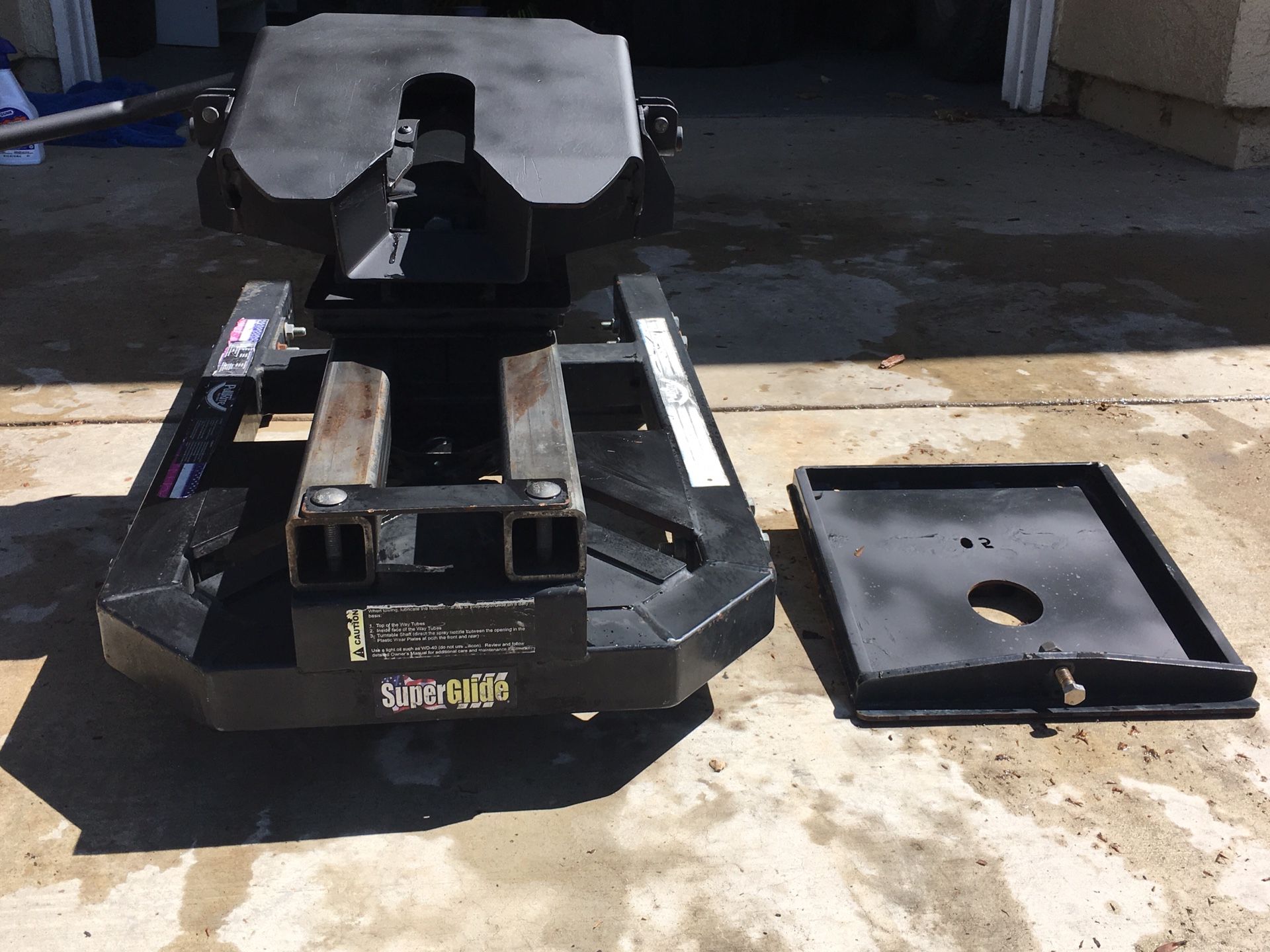 Pull Right Super Glide automatic sliding 5th wheel hitch for Sale in