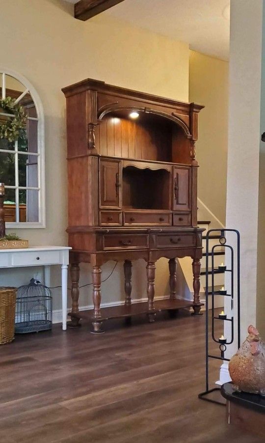 Beautiful Large Hutch 