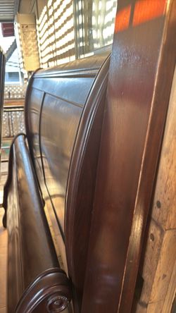 Beautiful Queen Sleigh Bed – Dark Cherry Wood Finish