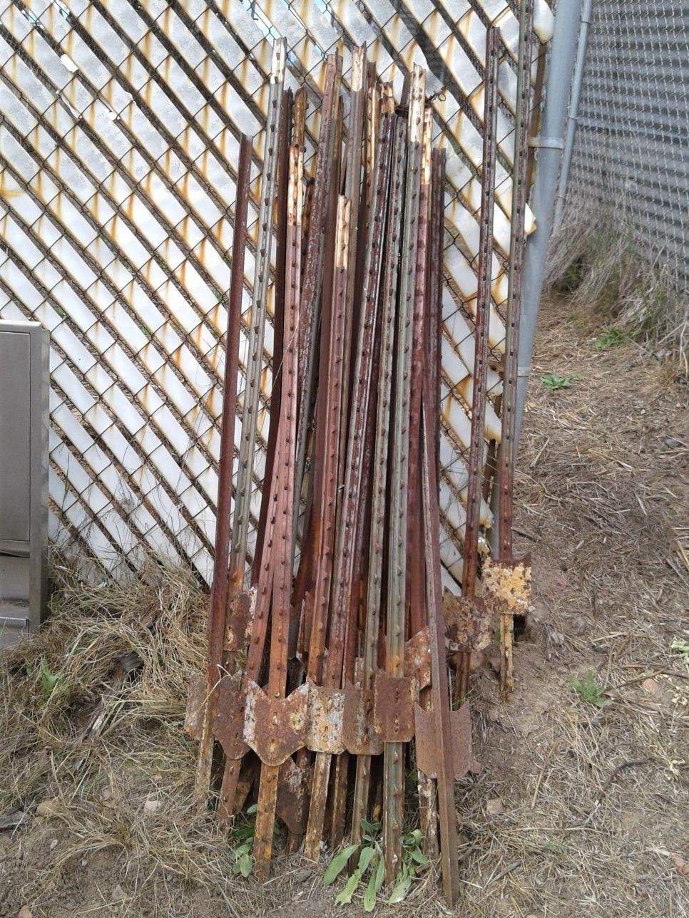 ( 20 ) 5 FT T POSTS for Sale in San Diego, CA OfferUp