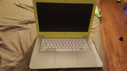 GREEN/WHT HP CHROMEBOOK