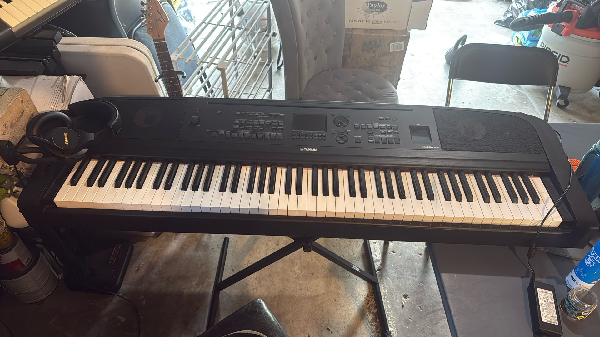 Yamaha DGX670B 88-key Arranger Piano