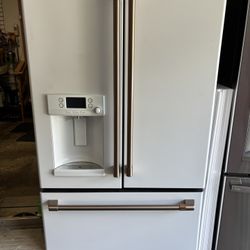 GE Refrigerator Working Good