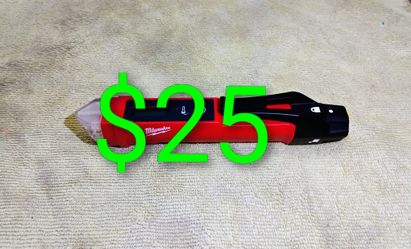Milwaukee Voltage Detector w/Laser Thermometer 