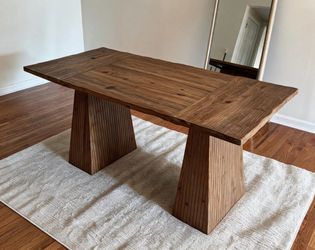 Dining table brand new