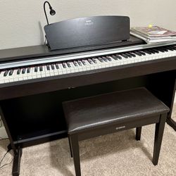 Yamaha Arius Keyboard 