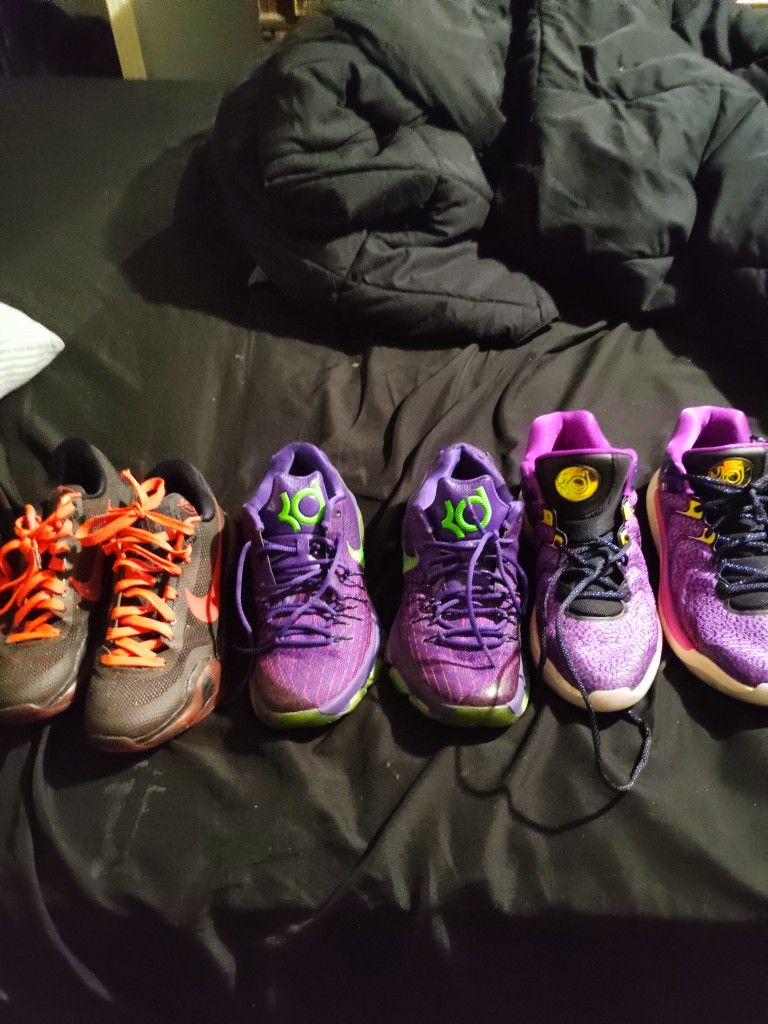 Four pair Of almost Brand New Sneaks 1;Pair Of Kobes Two Pair Of Kds