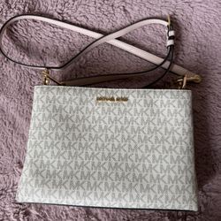 Michael Kors -  Cross Body Bag - Medium 