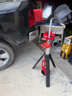 Milwaukee m18 dual power light