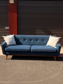 EverythingHOME Blue Sofa