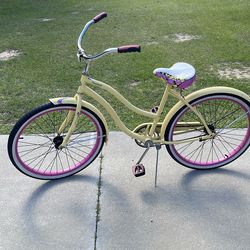 Huffy Cranbook Lady’s Cruiser Bike