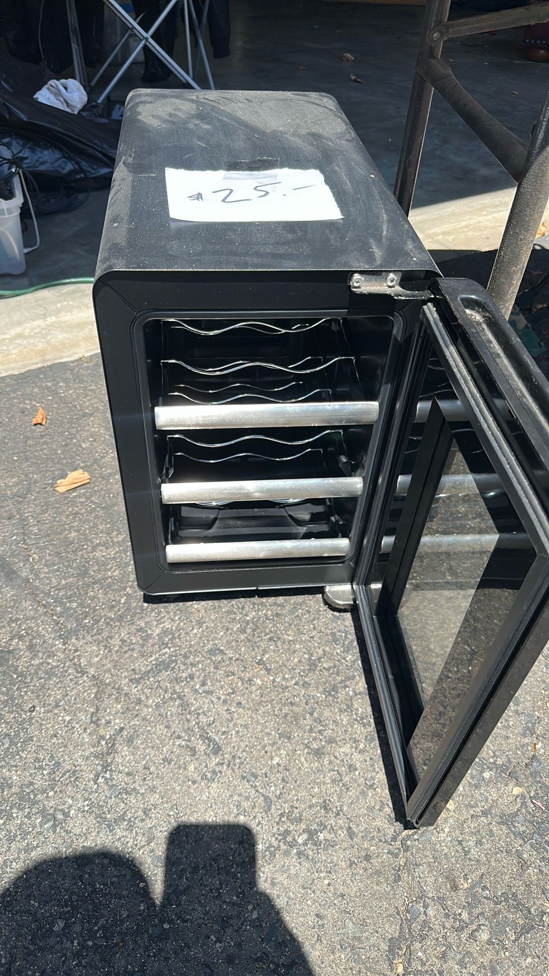 Wine refrigerator