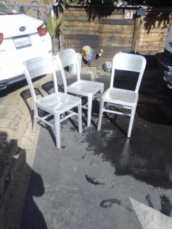 3 Chairs 100% Aluminum 20 Dólares For All 3