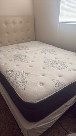 Queen Pillow Top Mattress